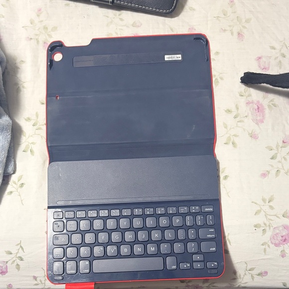 Vibrant Red Tablet Cover - Picture 3 of 3